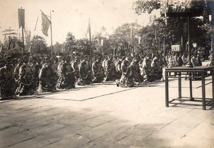 Tại sân điện Thái Hòa, nơi chính thức làm lễ mừng thọ của vua Khải Định.